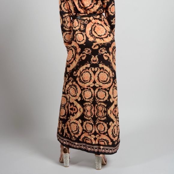 Black and Gold Maxi Dress - Picture 5 of 6